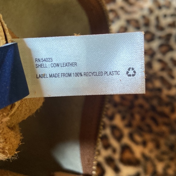 Super cute leather fold over pouch. - Picture 6 of 7